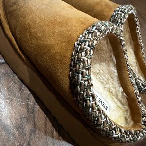 Steve Madden Women's Faux Fur Sherpa lining and Braided‎ Trim size 9 New